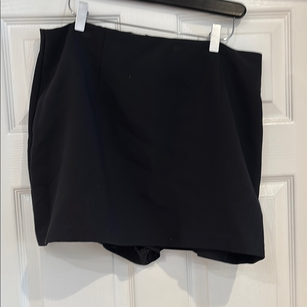 Abercrombie black mini skort, large